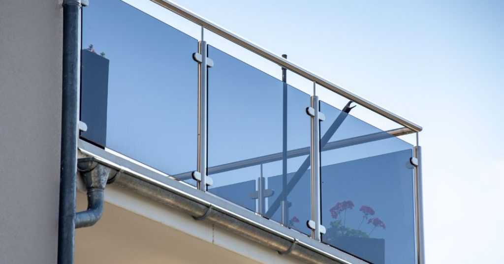 Guarda-corpo de vidro em Praia Grande