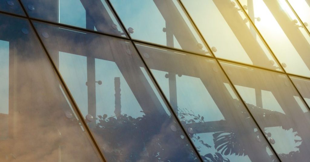 Fachadas de vidro em Praia Grande